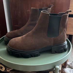 Sorel Urban Outfitters Lorenza Brown Suede Chelsea Chunk Boot